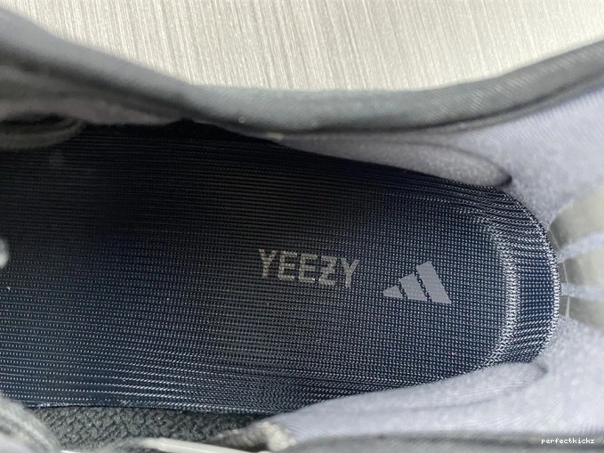 HQ4540 V2 Onyx 350 Adidas Boost Yeezy 0709